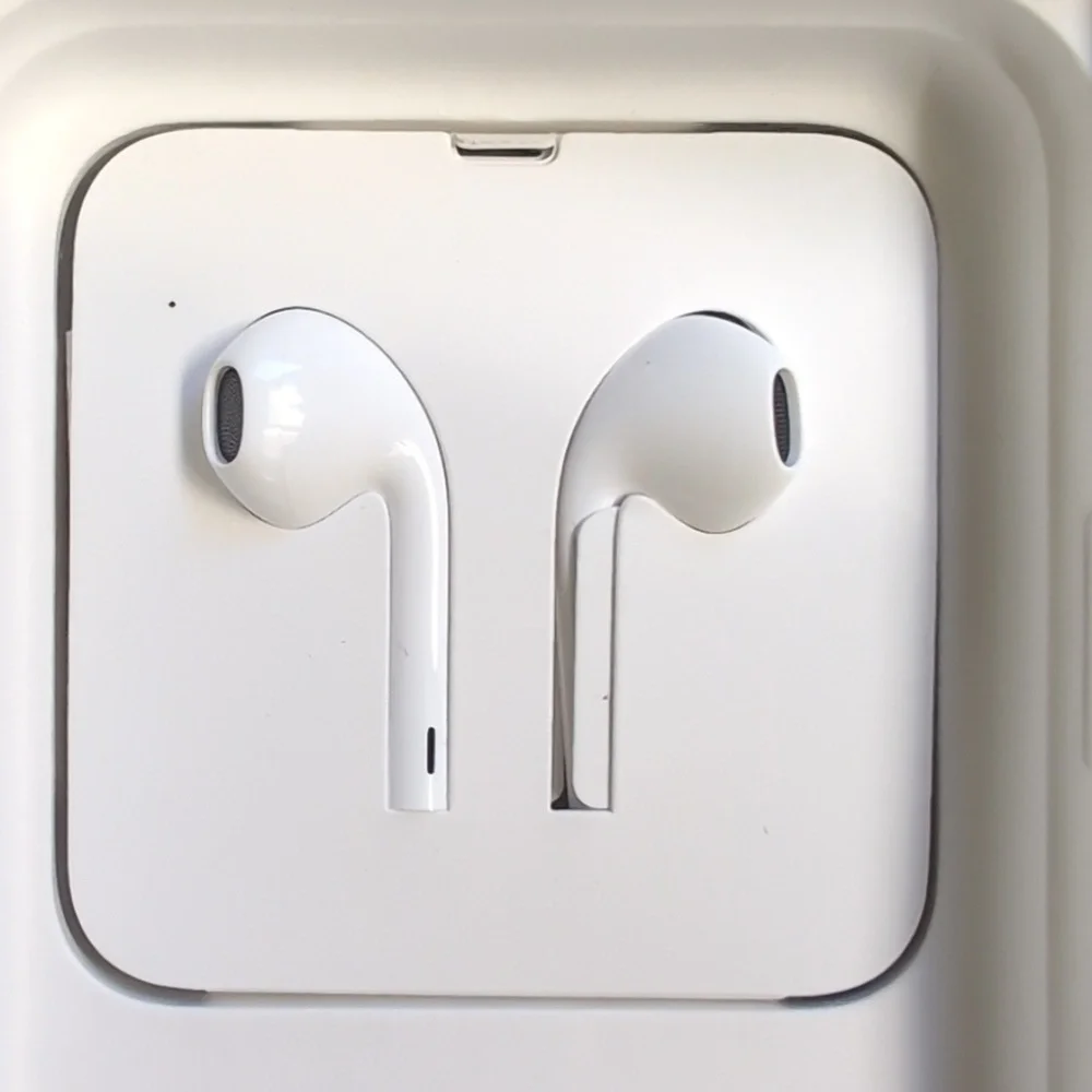 New unused EarPods w/ Lightning Connector in Apple iPhone XE box.